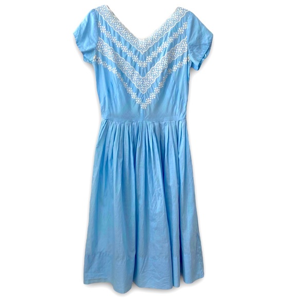 1950s Vintage CottageCore Embroidered Dress - Picture 1 of 16
